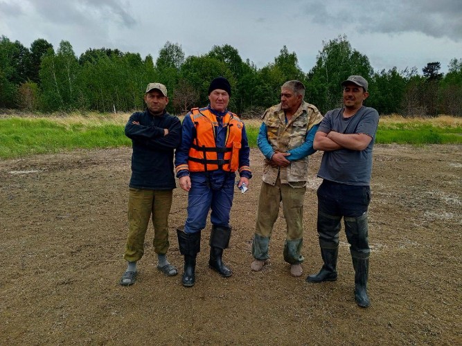 Трое пропавших рыбаков найдены живыми после шторма в Нукутском районе