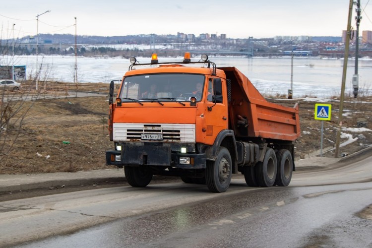 В Иркутском районе на месяц вводятся ограничения для тяжёлых грузовиков