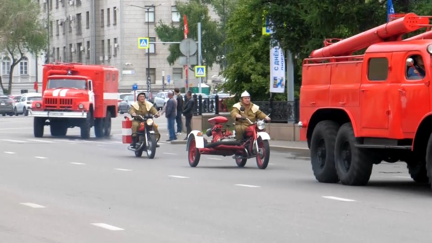Автопробег раритетной пожарной техники состоялся в Иркутске