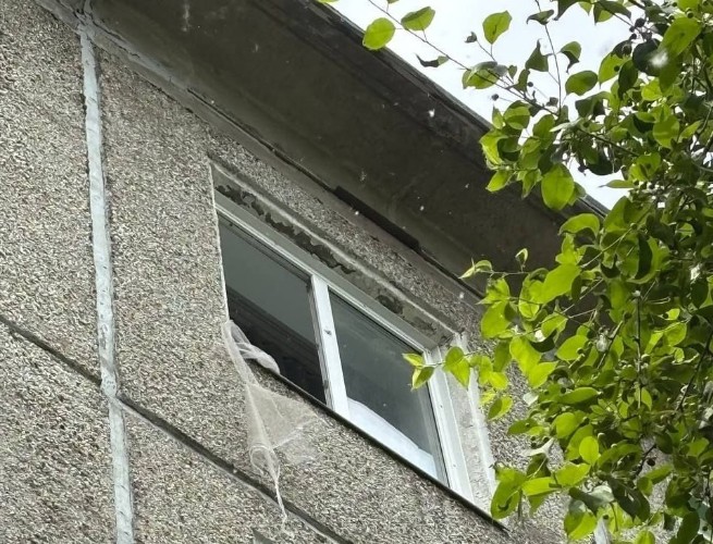 4-летняя девочка выпала из окна и разбилась в Красноярском крае