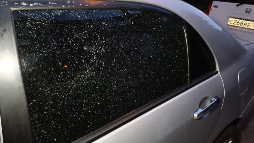 В Иркутске машины горожан нередко повреждают коммунальщики