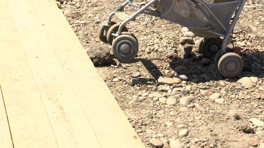 Прогулка с коляской становится испытанием для мам в Иркутске