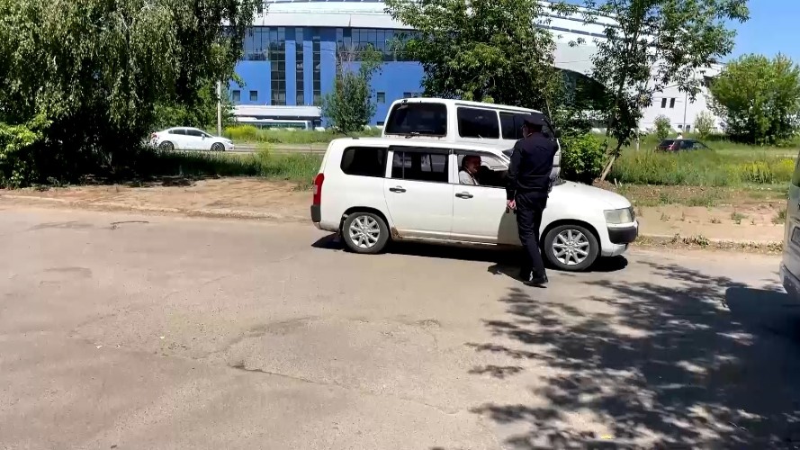 Более 200 онлайн-жалоб на припаркованные на газонах и тротуарах авто поступило в Иркутске