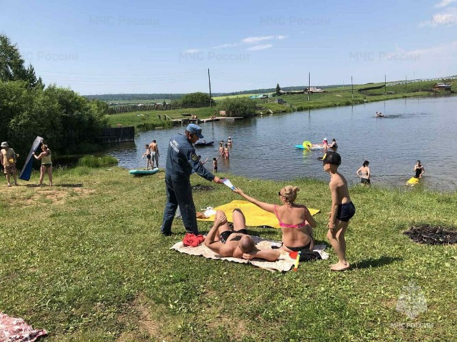 Более 160 патрульных групп работают в местах отдыха у воды в Приангарье