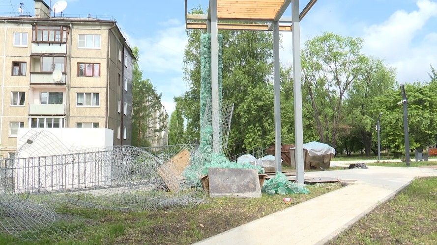 Беседку демонтировали в новом сквере в микрорайоне Солнечном в Иркутске