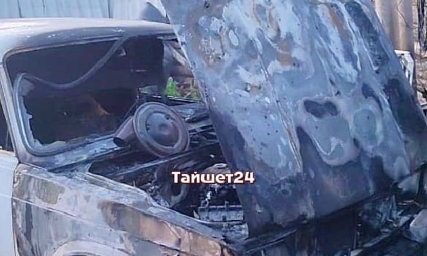 Автомобиль сгорел в Тайшете из-за неисправной электропроводки