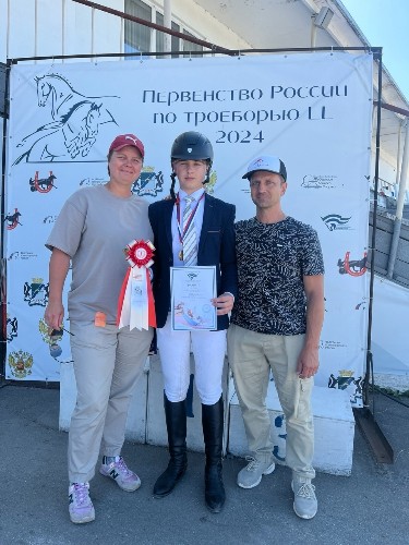 Две медали завоевали спортсмены Иркутской области на турнирах по троеборью в Новосибирске