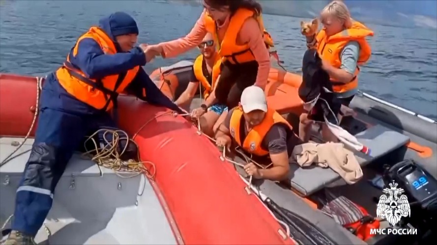 Туристы часто забывают о правилах безопасности во время отдыха на Байкале