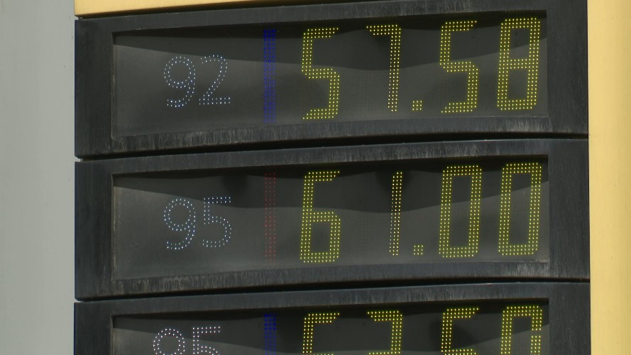 В Иркутске цена на 95-й бензин достигла 61 рубля