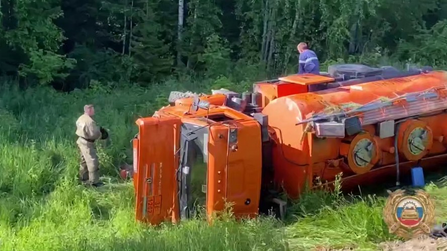 Бензовоз опрокинулся на трассе «Вилюй» в Нижнеилимском районе