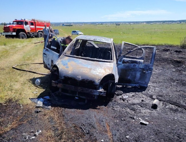 Иномарка сгорела на трассе в Зиминском районе
