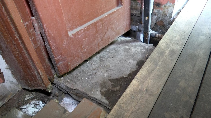 Уголовное дело из-за состояния подъезда в одном из домов возбуждено в Иркутске