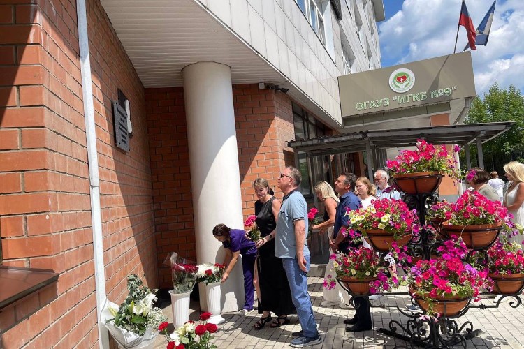 Мемориальную доску в честь врача Лидии Пчелы открыли в Иркутске