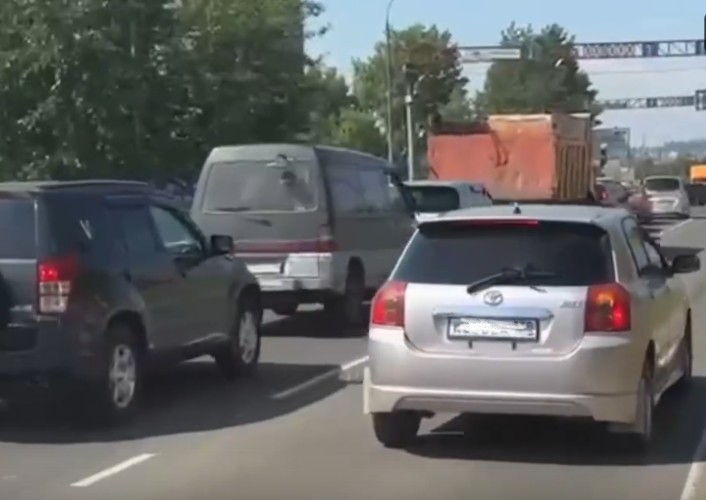 В Братске водительница не пропустила скорую помощь и получила штраф