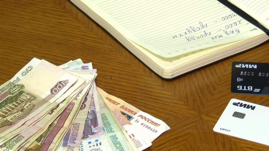 Медики и педагоги Иркутской области жалуются на задержку зарплат и отпускных