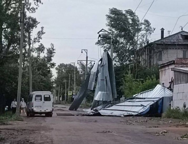 Более 52 тысяч человек остались без света из-за урагана в Иркутской области