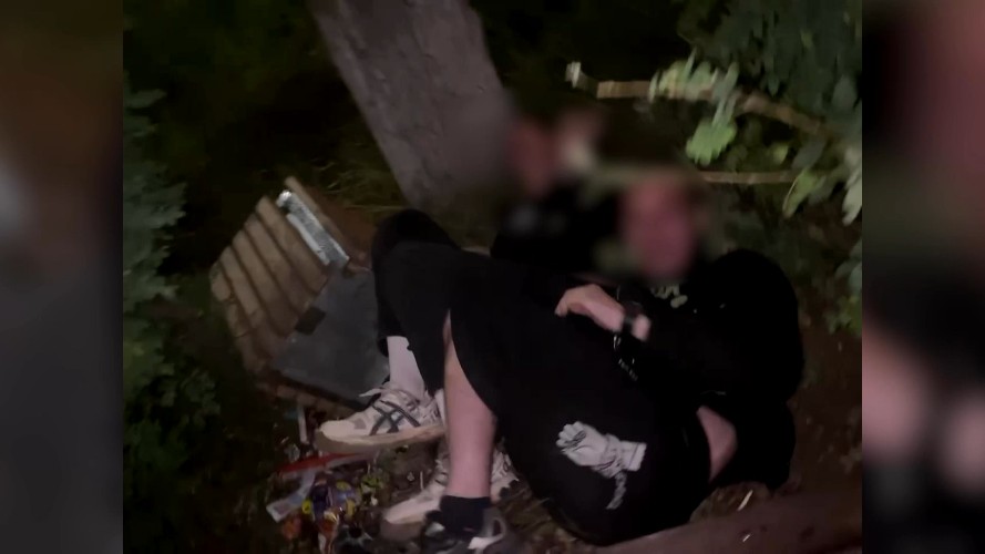 В Вихоревке подростки записывали издевательства над пенсионером на камеру