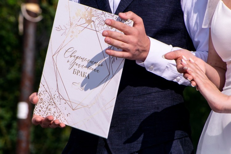 407 пар решили создать семьи в Иркутской области 25.07.25