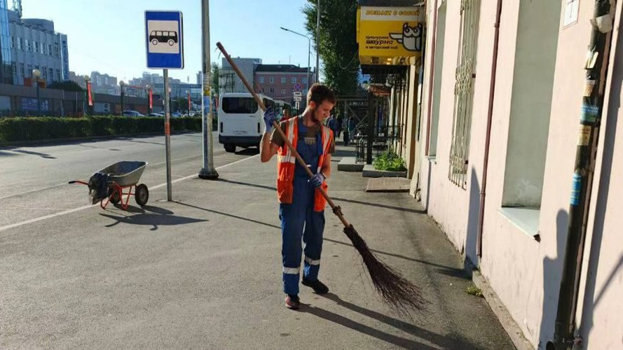 Остановки общественного транспорта приводят в порядок в Иркутске