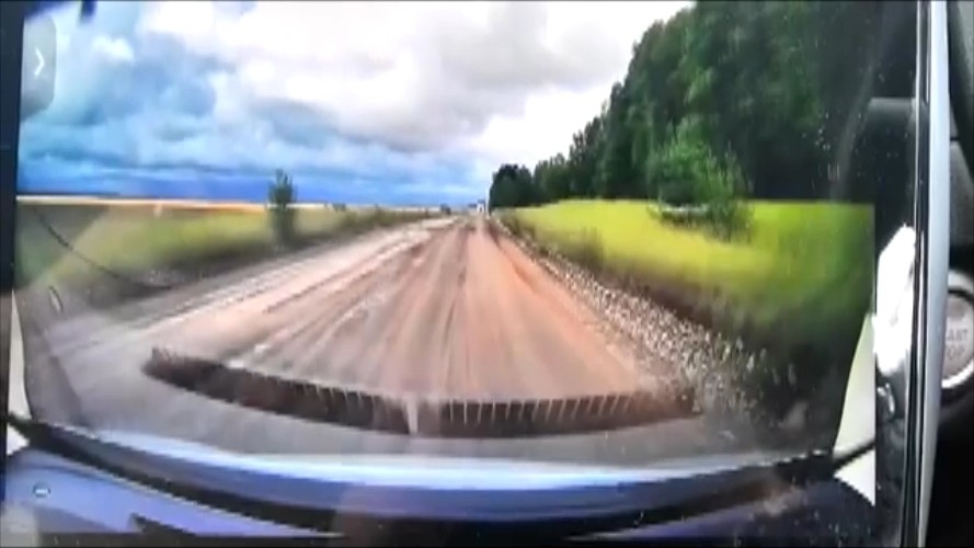 Получить компенсацию за разбитое на дороге камнем лобовое стекло можно в Иркутской области