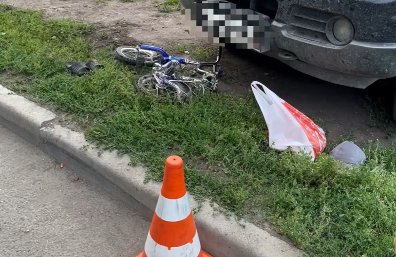 В Ангарске автомобилистка задним ходом сбила 4-летнего мальчика на обочине