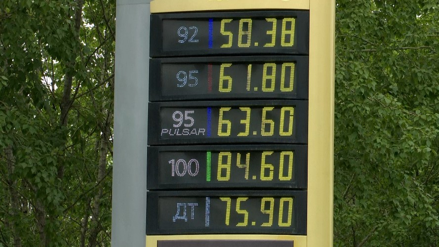 Сразу на 30 копеек подорожали две марки бензина в Иркутске