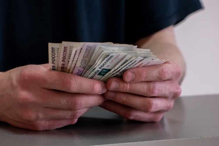 Житель Братска оштрафован на 100 тысяч за взятку врачам