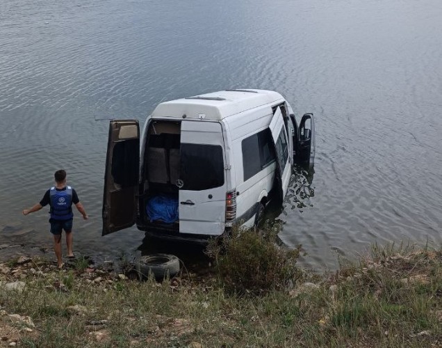 Пассажиры катившейся в Байкал маршрутки выпрыгивали из салона на ходу