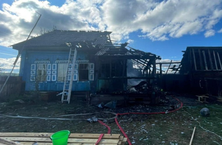 Житель Тулунского района чуть не погиб, вернувшись за вещами в горящий дом