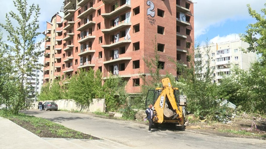Заброшенные долгострои в Иркутске становятся местом для опасных игр детей
