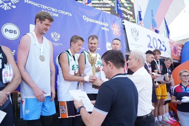 Более 100 команд приняли участие в турнире "Оранжевый мяч" в Иркутске