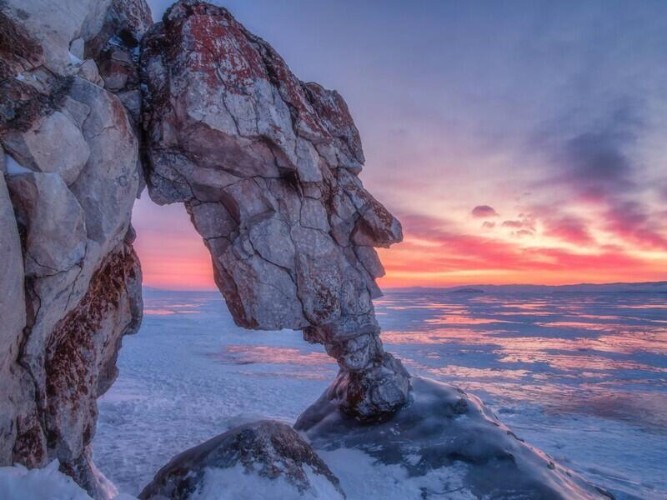 Одна из природных достопримечательностей разрушилась на Байкале