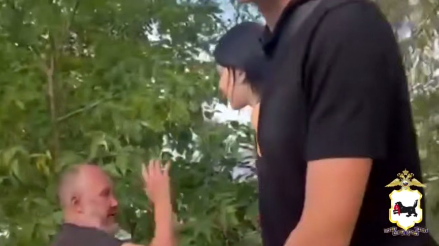 Полиция установила личности девушек, избивших инвалида в Иркутске