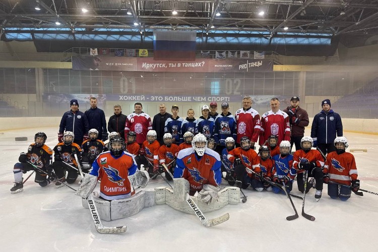 Команда Вячеслава Фетисова провела мастер-класс для юных хоккеистов Иркутска