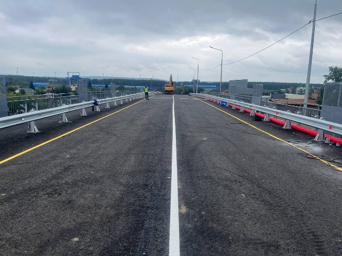 Дорожная разметка и газоны появились на путепроводе в районе станции Батарейной