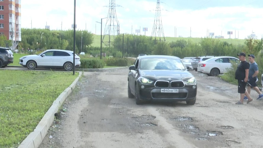 Дорогу у новостроек в районе Нижней Лисихи Иркутска не могут обустроить из-за нехватки средств