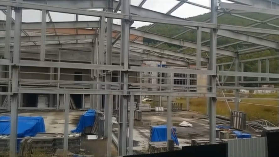 Жители Слюдянки записали видеообращение к президенту из-за школы-долгостроя