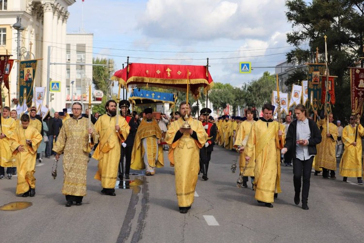В Крестном ходе с мощами святителя Тихона приняли участие 3 тыс. жителей Иркутска