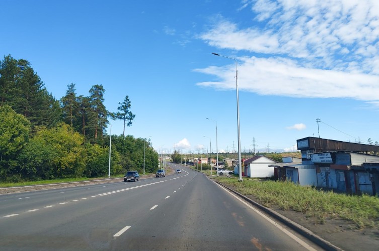 Монтаж 505 светодиодных опор завершается на федеральной трассе в Братске