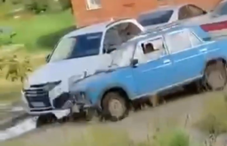 Виновник ДТП скрылся, но был найден через соцсети в Усть-Илимске