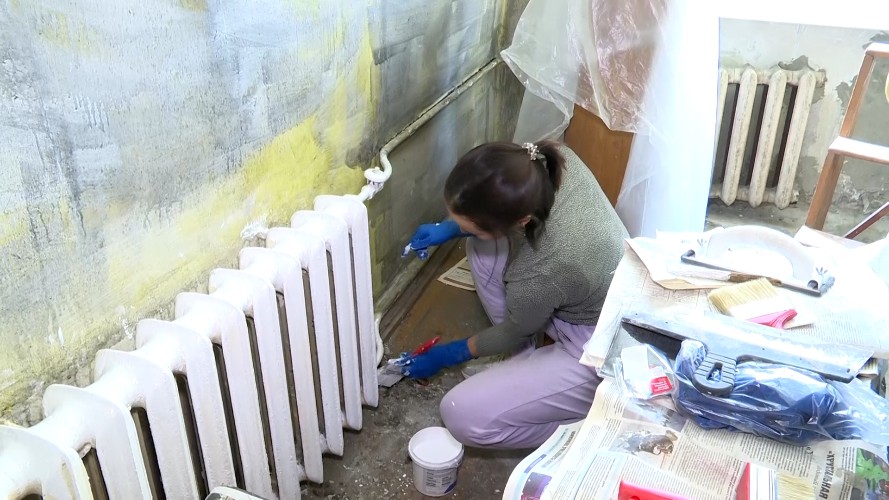 Средства на ремонт квартиры обманутого аферистами пенсионера собирают волонтёры в Иркутске