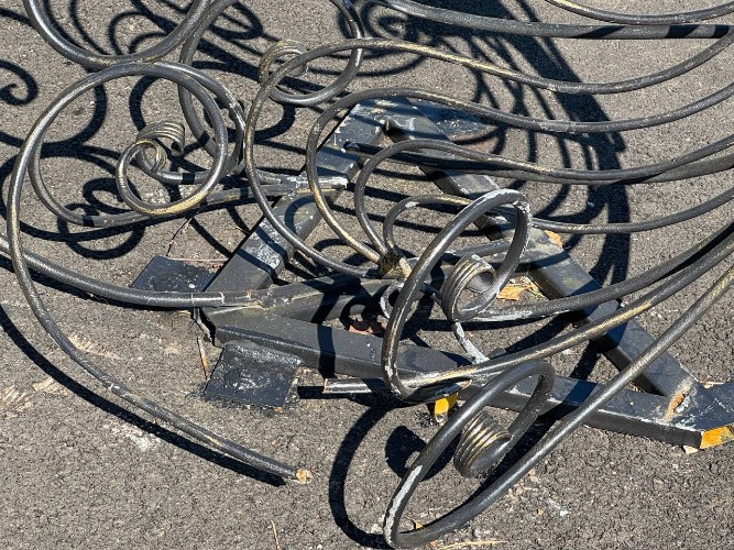 Вандалы повредили золотую рыбку в новом сквере «Лукоморье» Ангарска