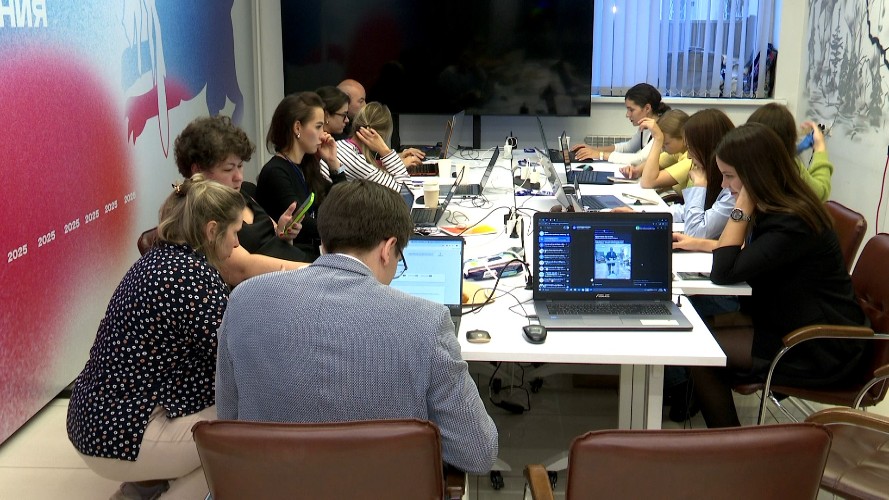 Избиратели в народных костюмах и танцы наблюдателей: в Иркутской области стартовали выборы