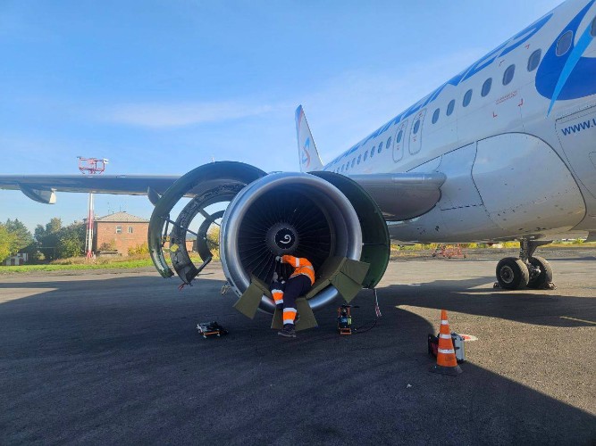 Птица попала в двигатель самолёта при взлёте в иркутском аэропорту