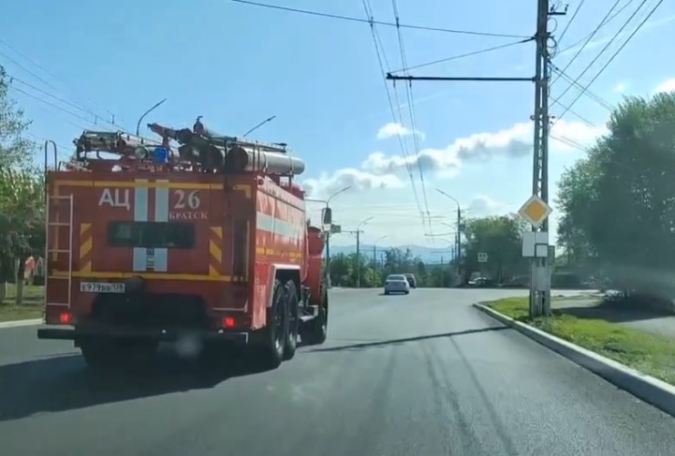 В Братске 10 водителей  не пропустили машину со спецсигналом и получили штраф