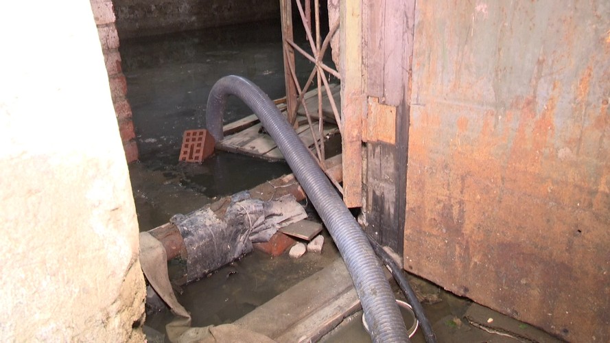 Фекальный водоём вновь появился в подвале дома на улице Ломоносова в Иркутске