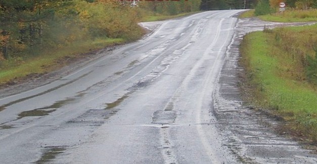 Новая дорога под Тайшетом начала разрушаться через две недели после ремонта