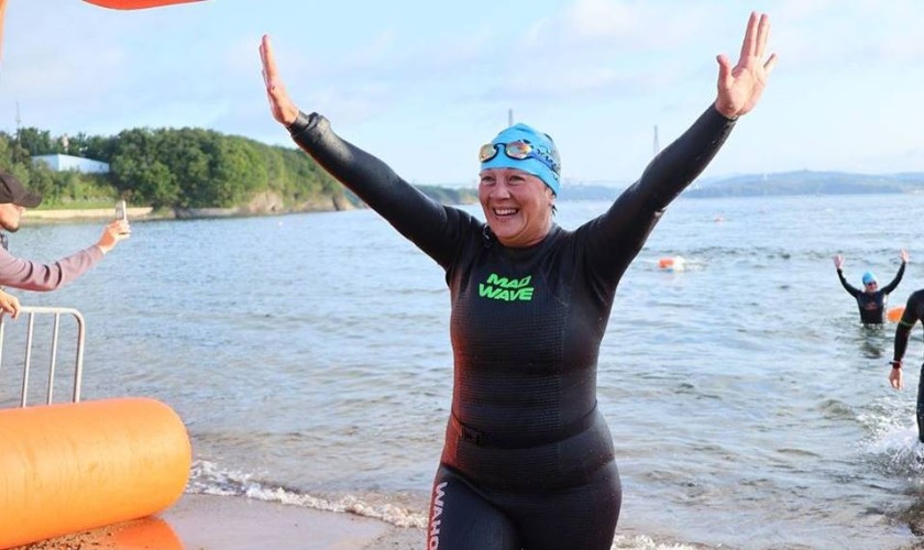 Фельдшер из Ангарска вплавь преодолела 4700 метров пролива Босфор Восточный