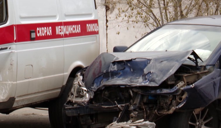 Скорая помощь столкнулась с легковым автомобилем в Братске