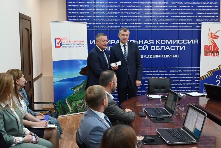 Игорю Кобзеву вручили удостоверение губернатора Иркутской области